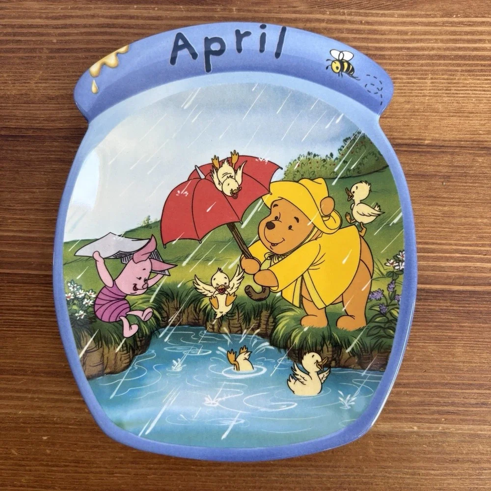 Bradford Exchange Winnie the Pooh Through the Year April Plate 7